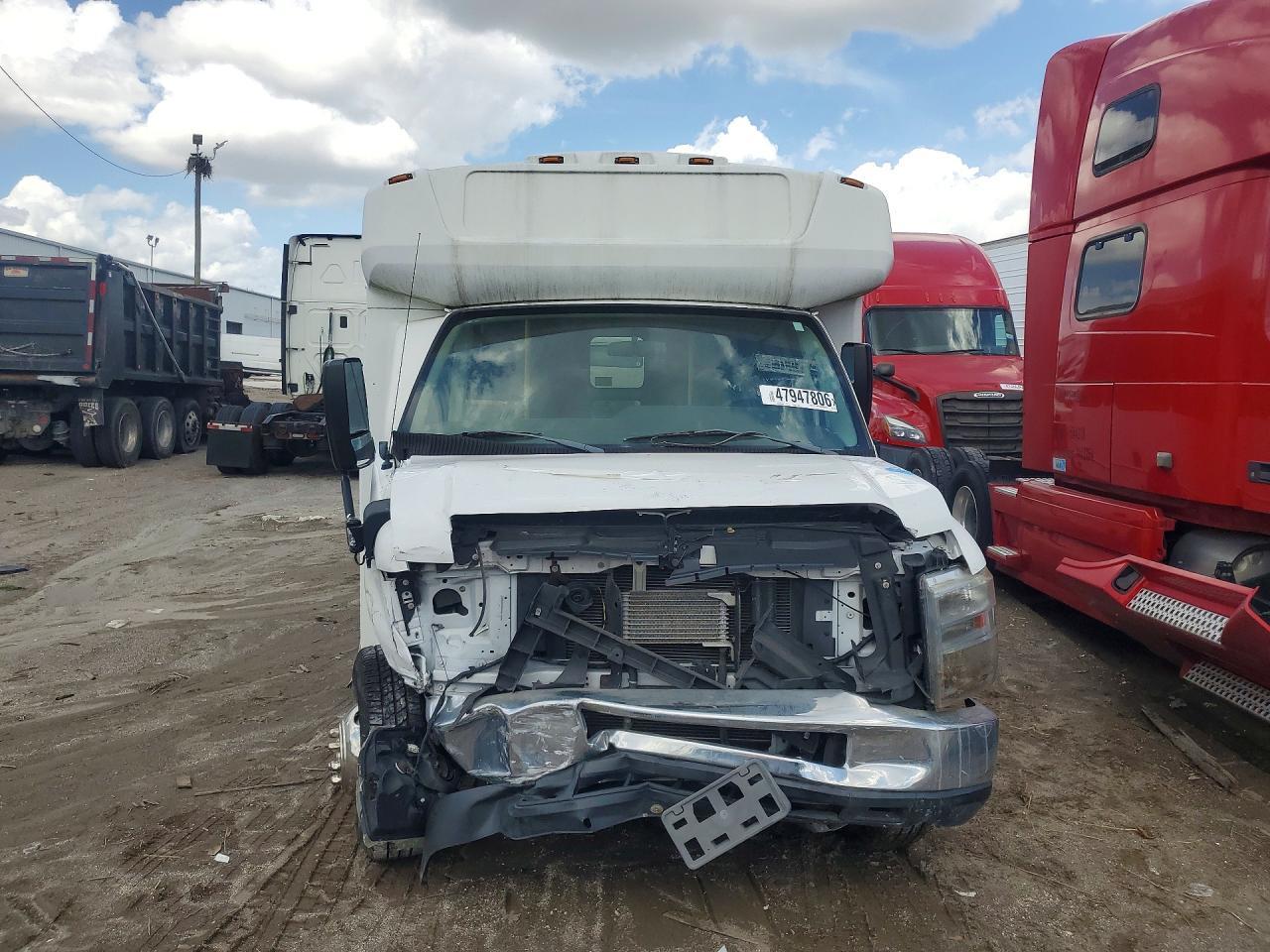 2019 Ford Econoline E450 Super Duty Cutaway Van - Фото 5