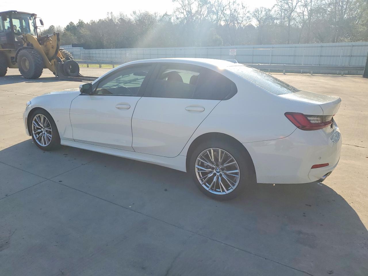 2023 BMW 330I - Фото 2