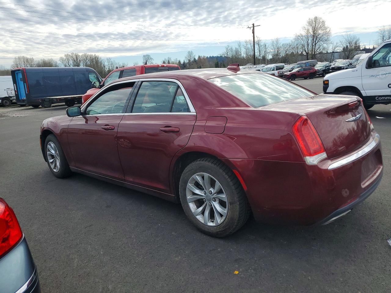 2016 Chrysler 300 Limited - Фото 2