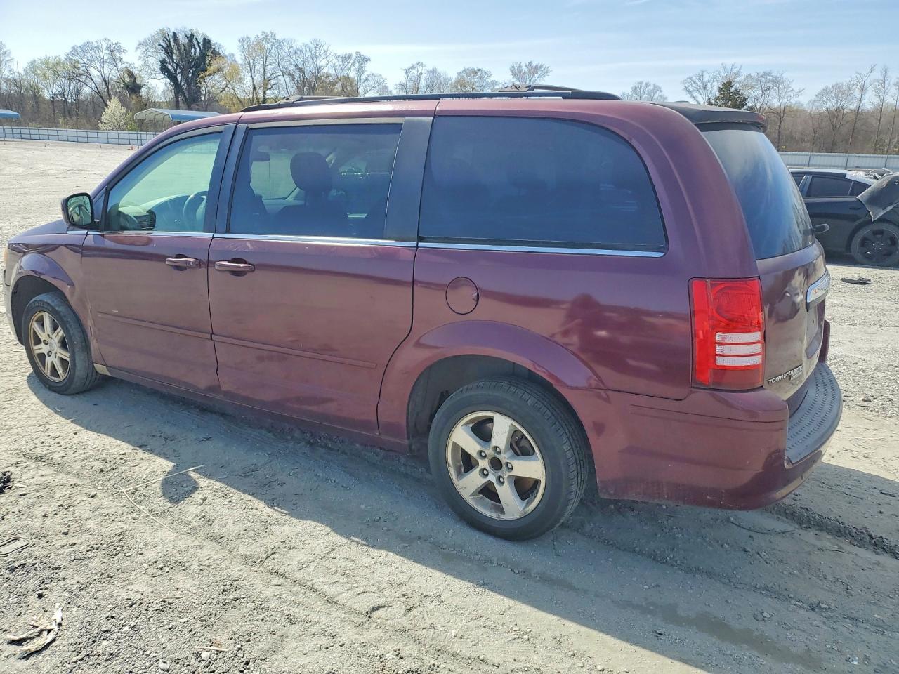 2008 Chrysler Town & Country Touring - Image 2