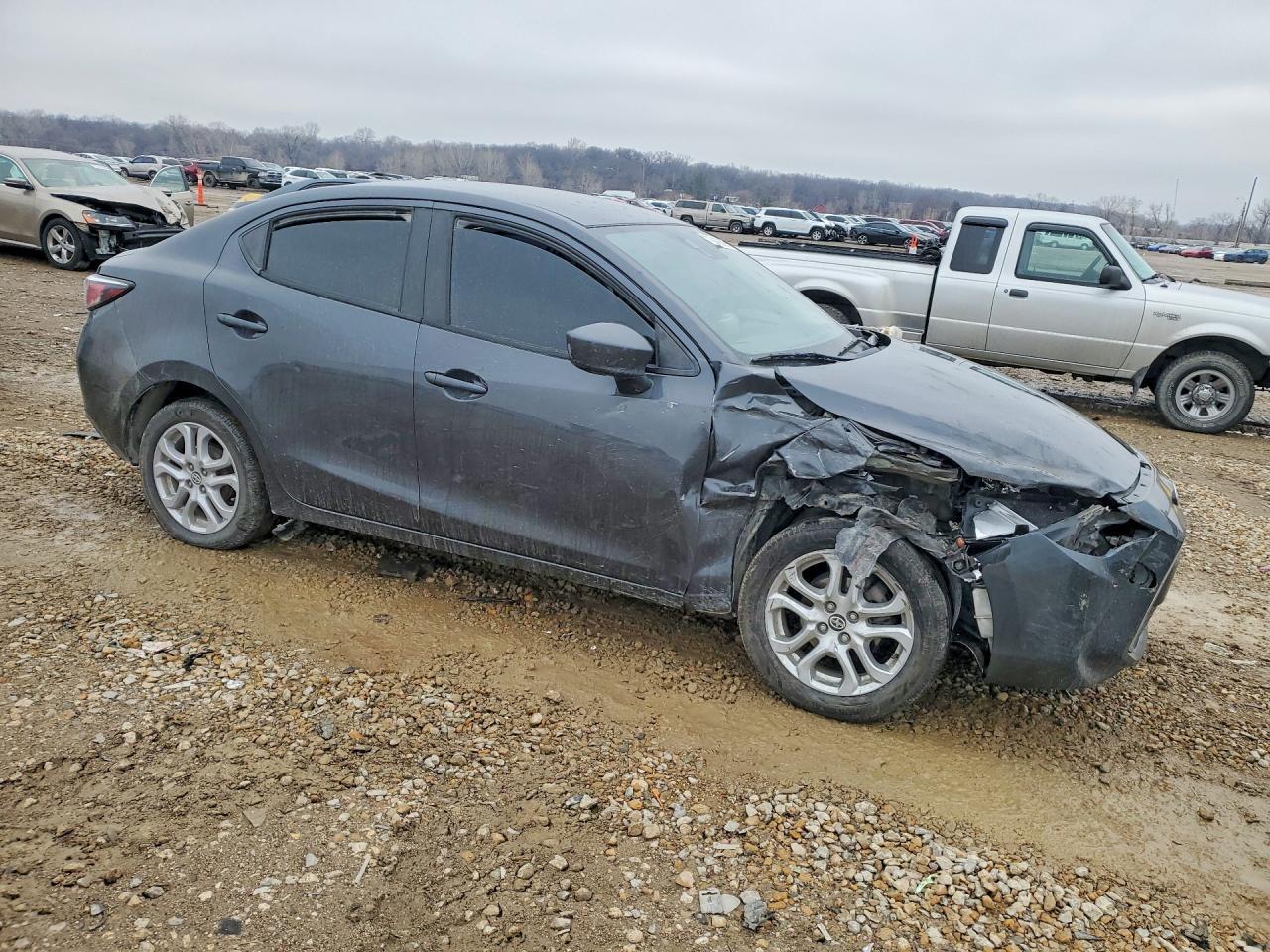2016 Toyt Scion Ia Base - Фото 4