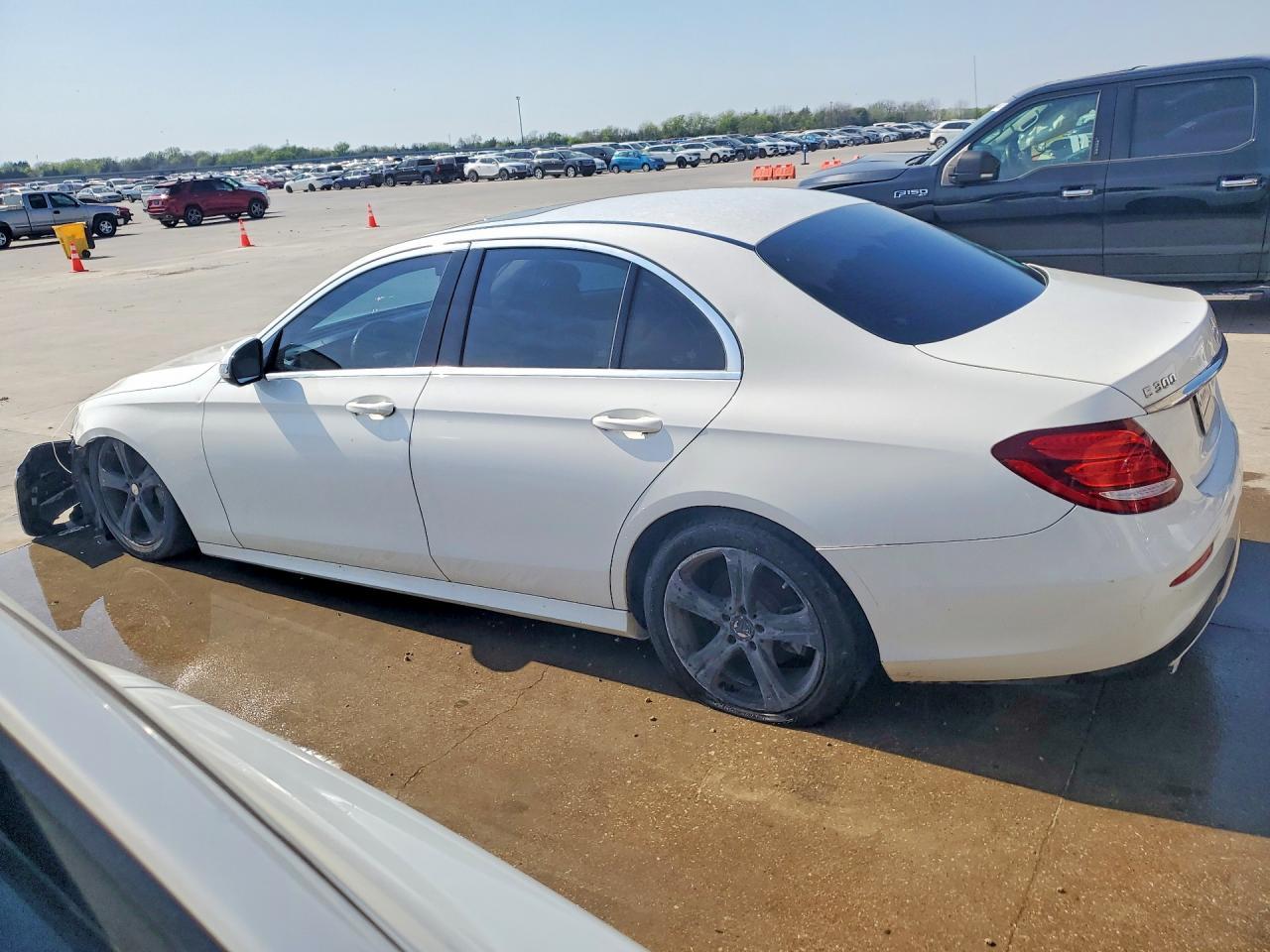 2017 Mercedes-Benz E 300 - Фото 2