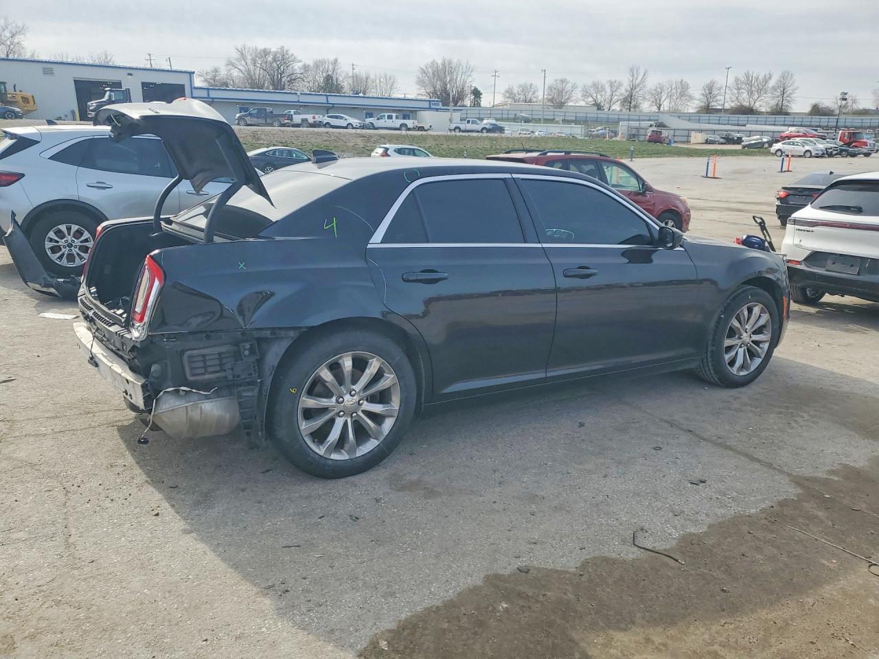 2018 Chrysler 300 Touring - Image 3