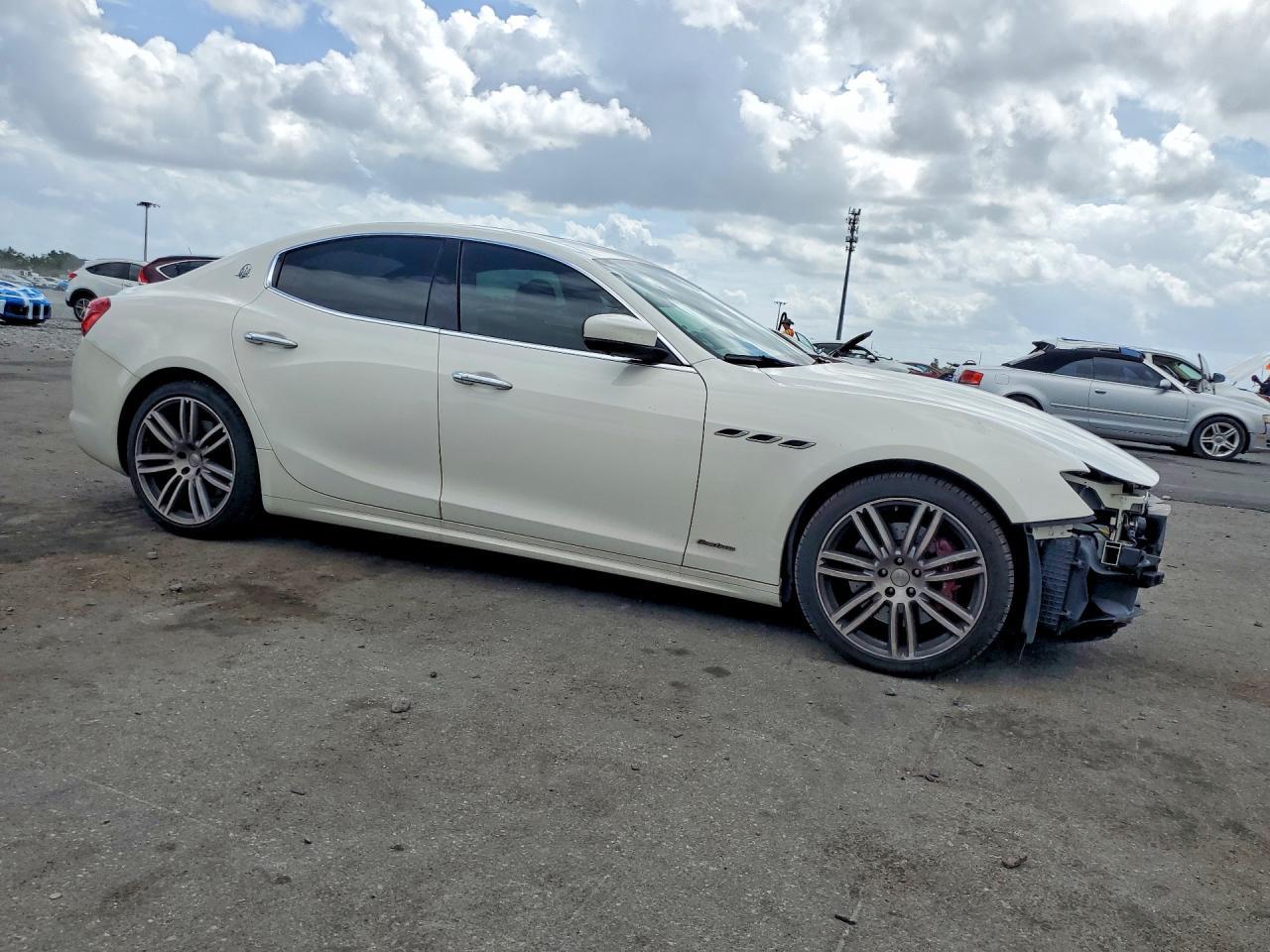 2019 Maserati Ghibli S - Фото 4