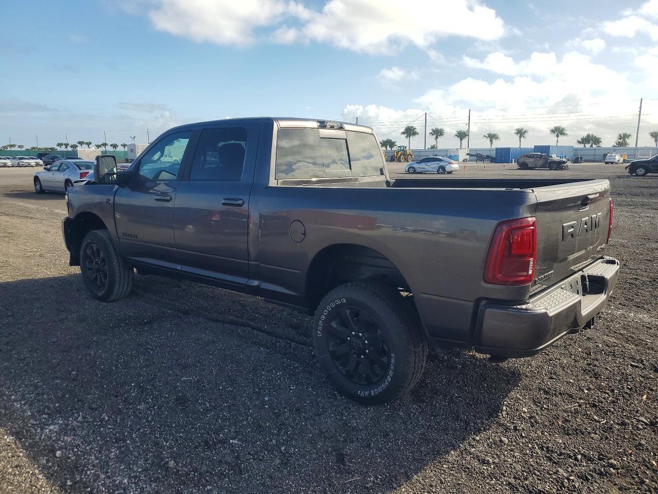 2026 Ram 2500 Laramie - Фото 2