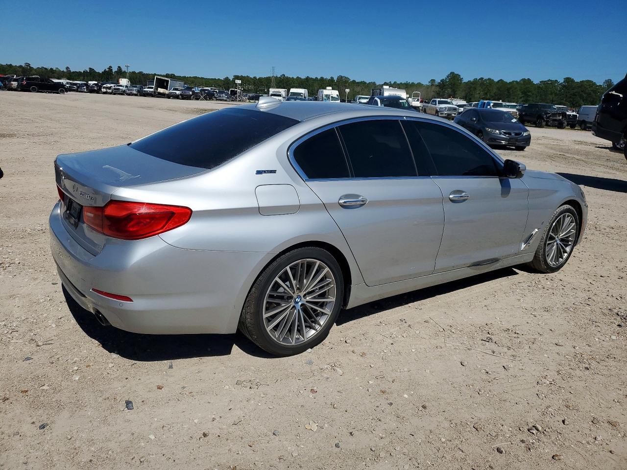 2018 BMW 530E - Фото 3