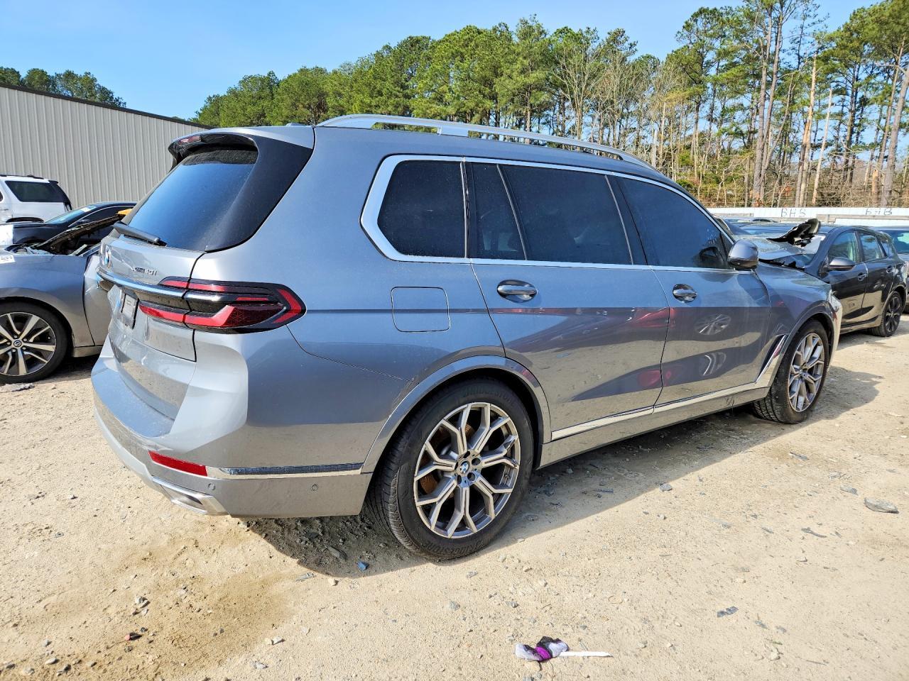 2025 BMW X7 xDrive40I - Фото 3