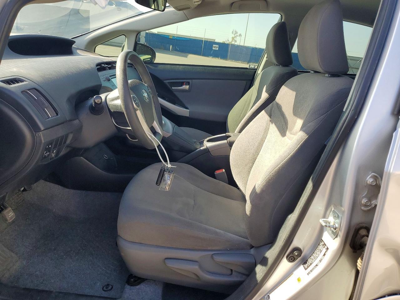 2015 Toyota Prius Two - Фото 7