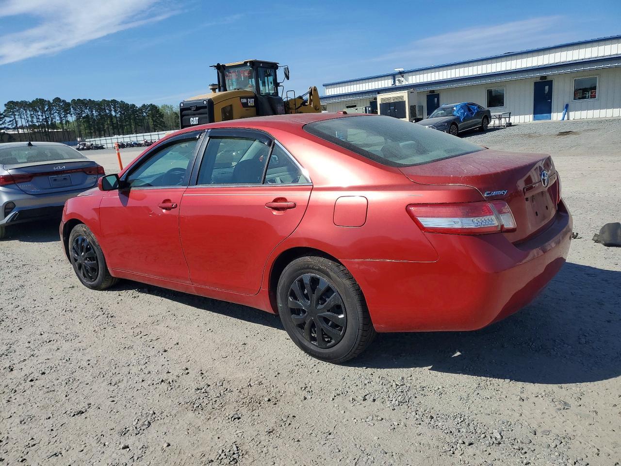 2011 Toyota Camry Le - Фото 2