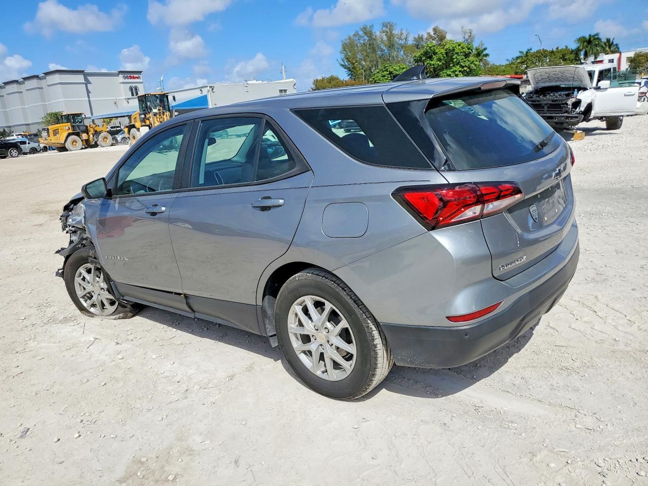 2023 Chevrolet Equinox Ls - Фото 2
