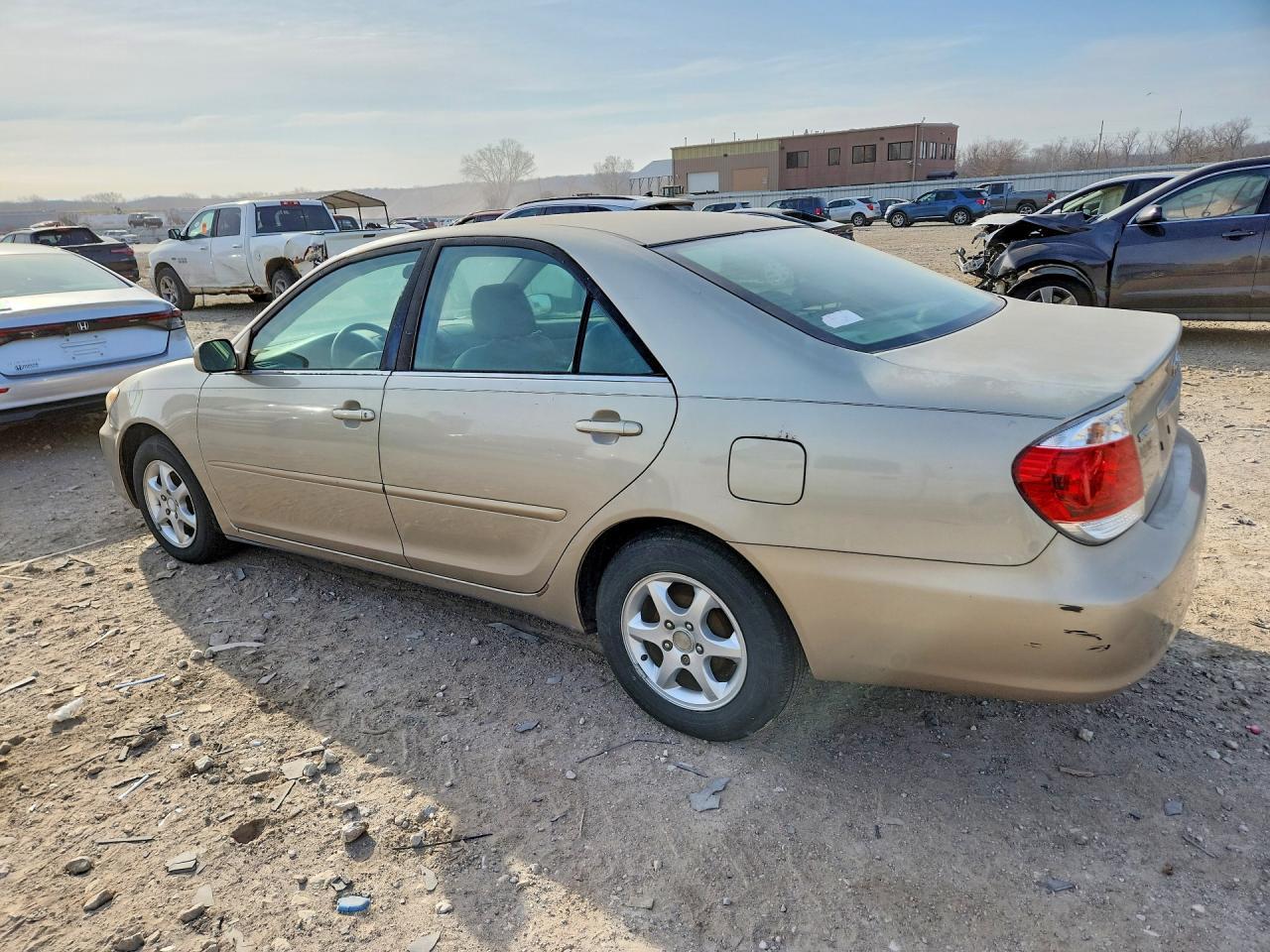2005 Toyota Camry Le - Фото 2
