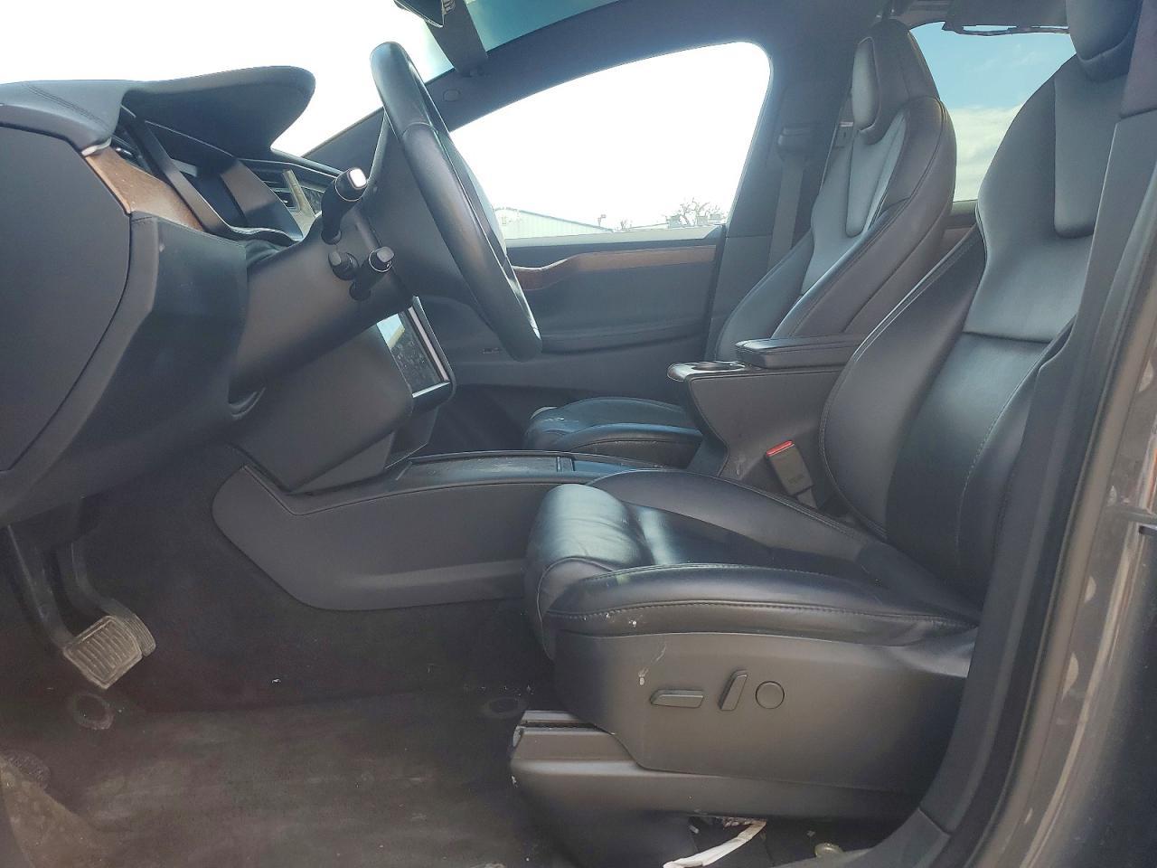 2020 Tesla Model X - Image 7