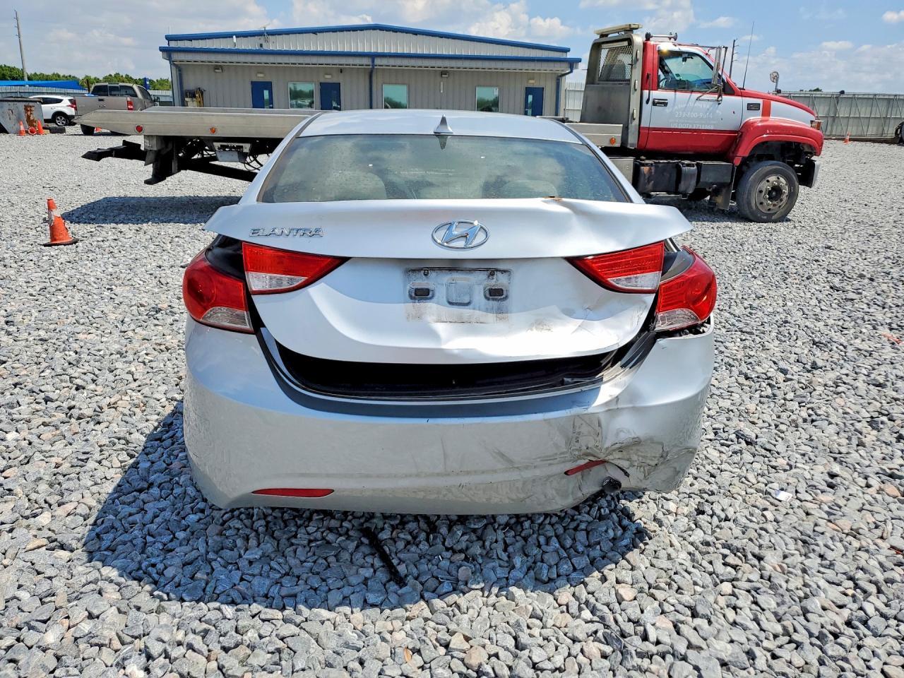 2013 Hyundai Elantra - Image 6