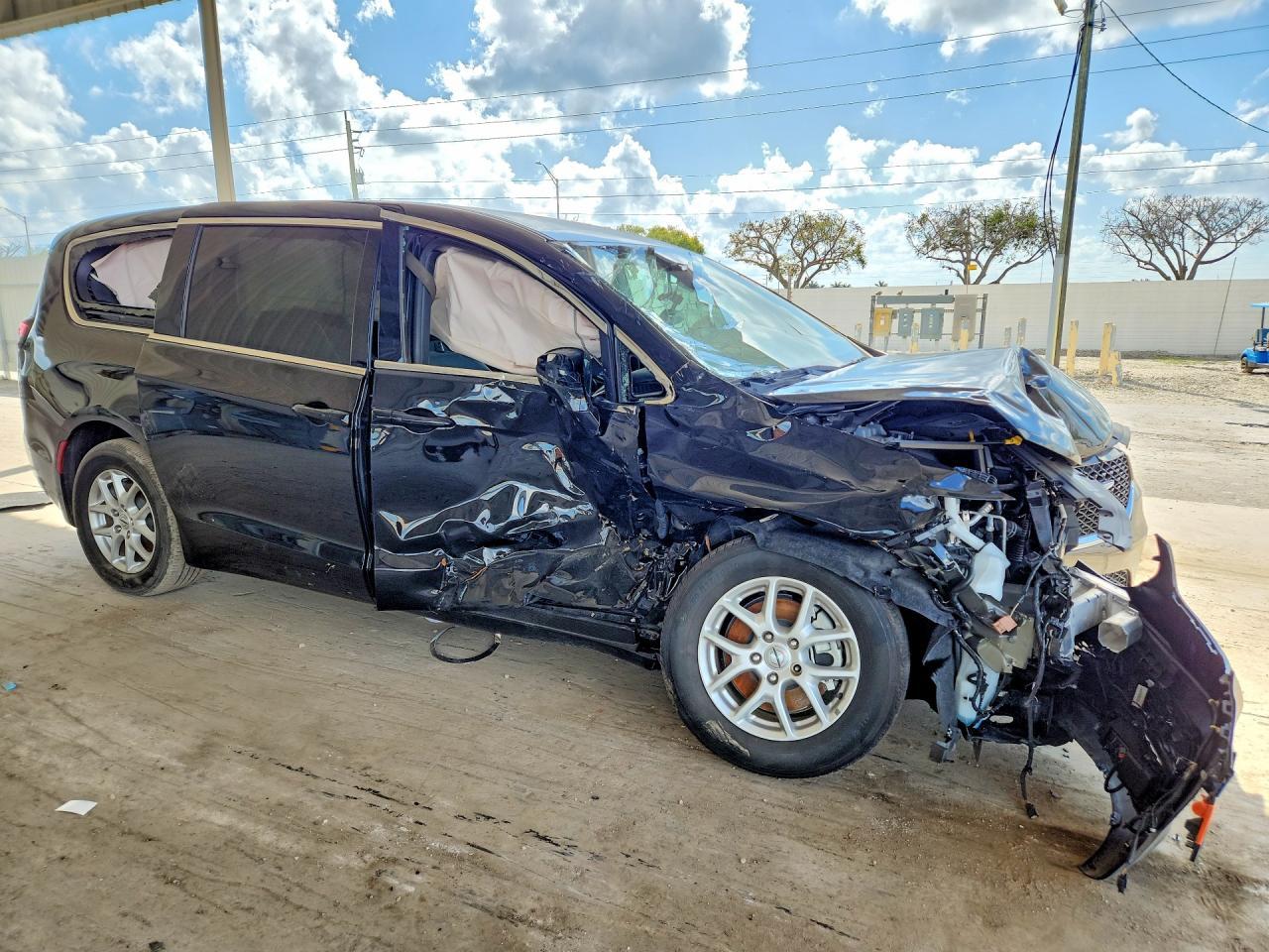 2026 Chrysler Pacifica Select - Image 4