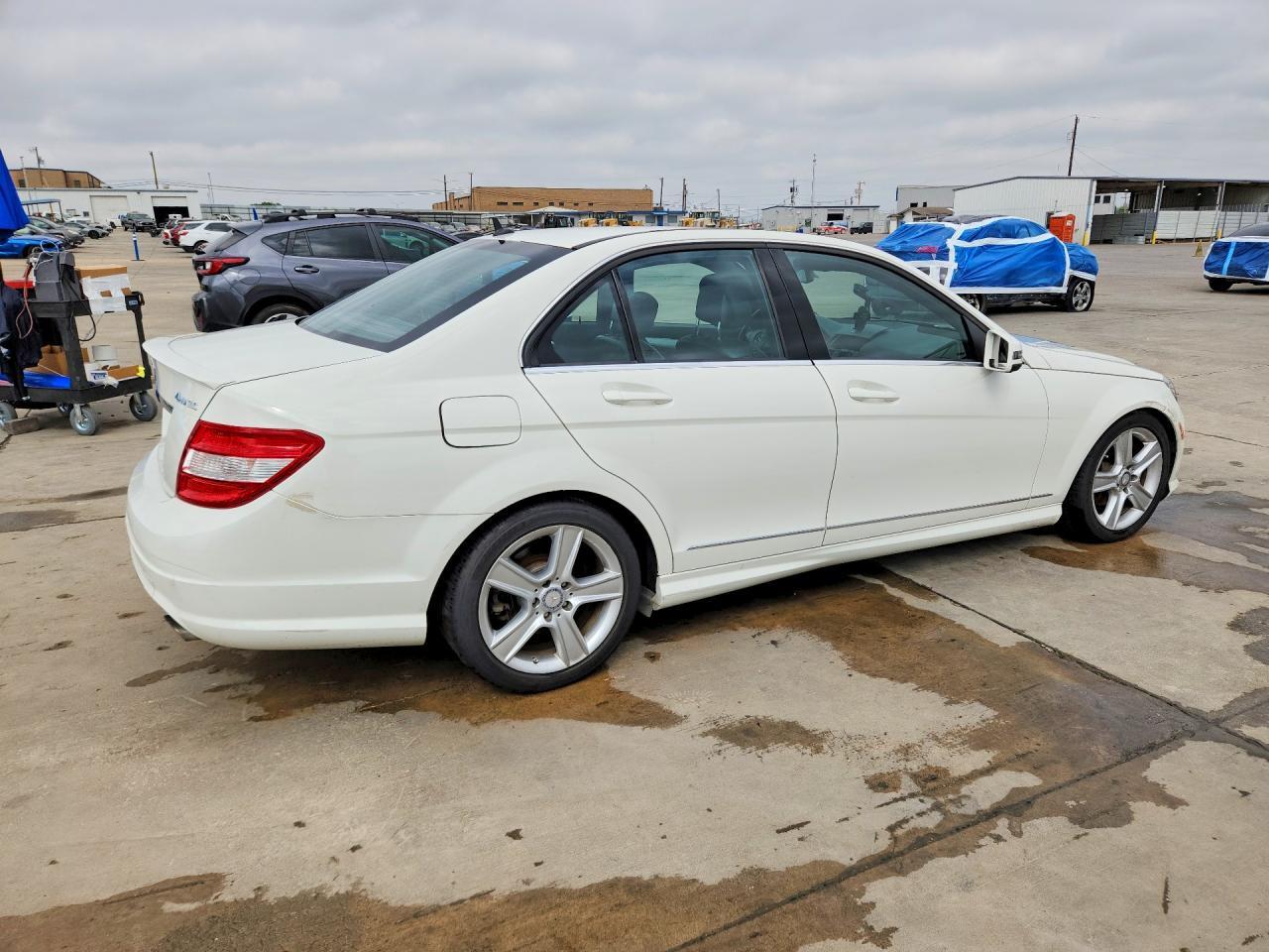 2011 Mercedes Benz C 300 4Matic - Фото 3