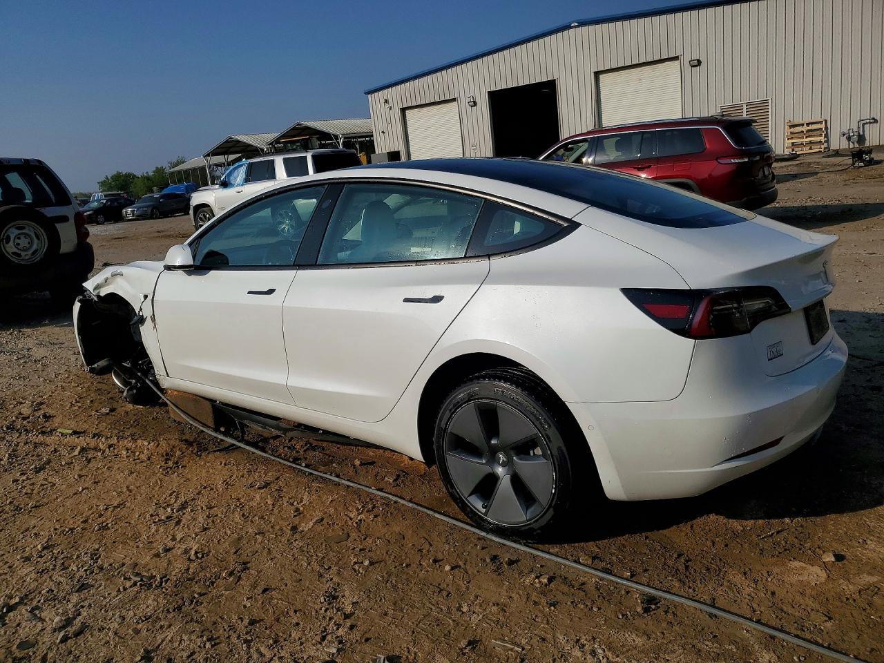 2022 Tesla Model 3 - Фото 2