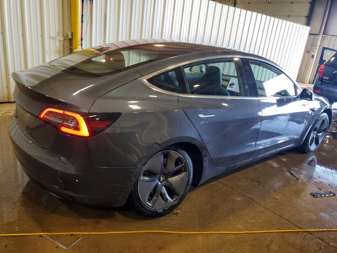 2018 Tesla Model 3 - Фото 3
