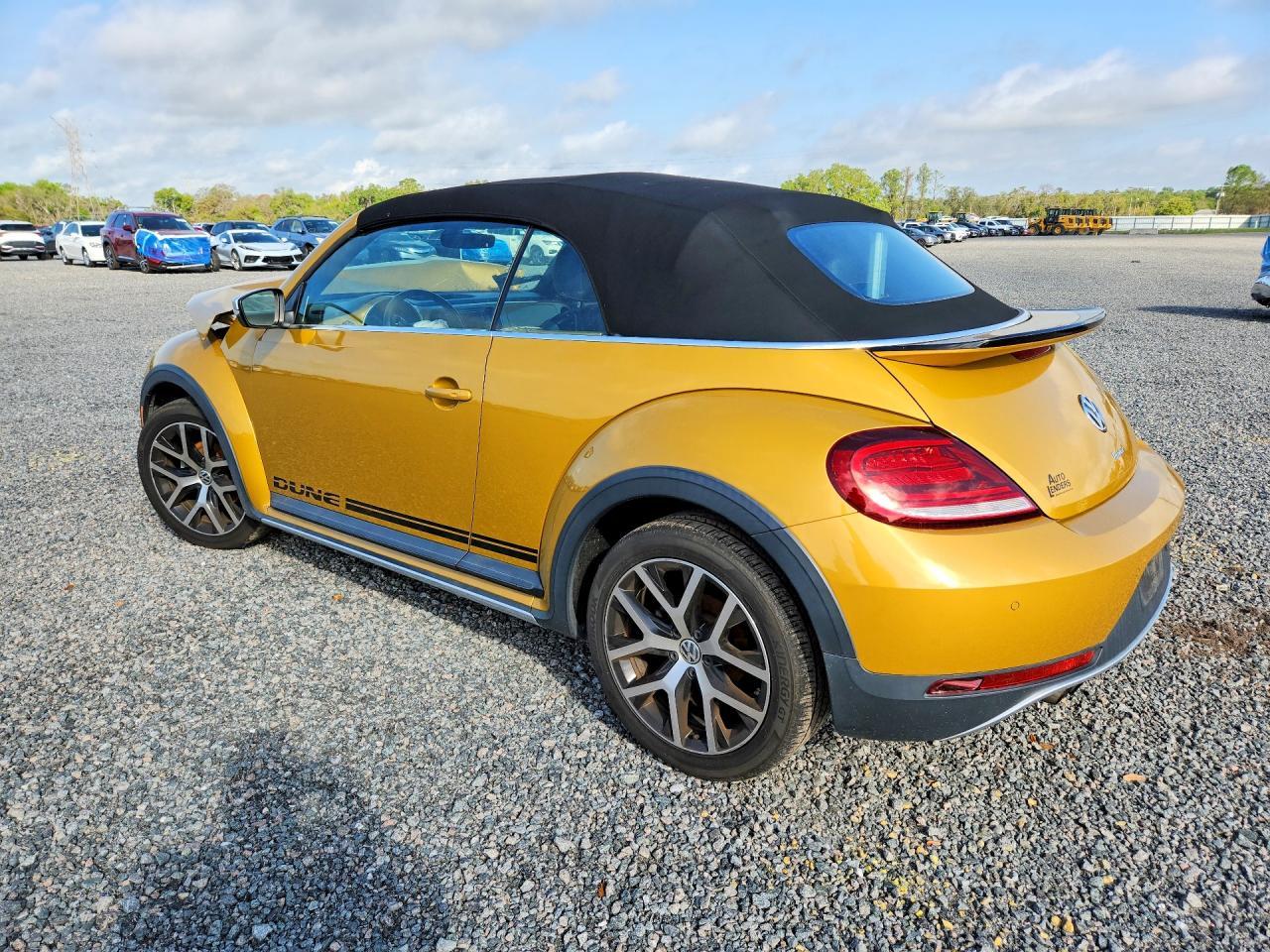 2017 Volkswagen Beetle Dune - Фото 2