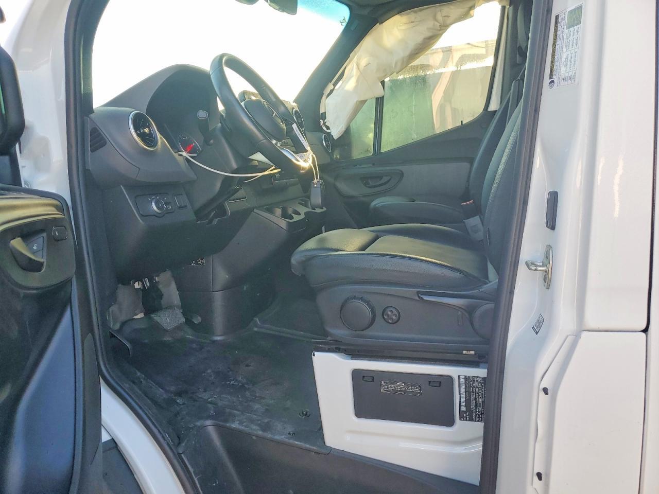 2025 Mercedes Benz Sprinter 2500 Delivery Van - Фото 7