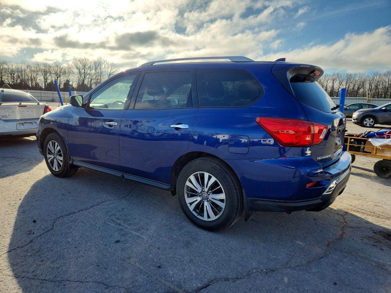 2020 Nissan Pathfinder S - Image 2