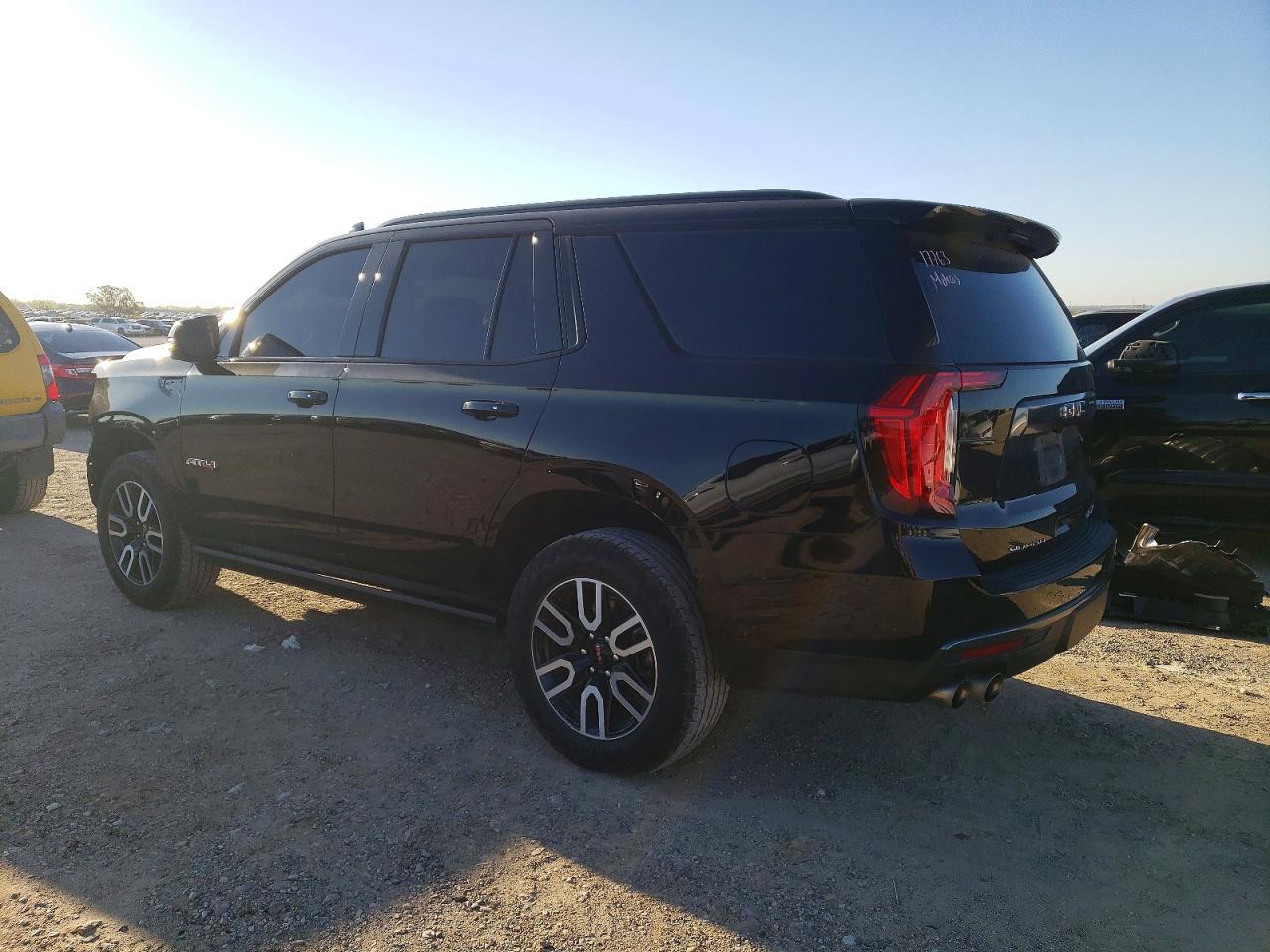 2024 GMC Yukon At4 - Фото 2