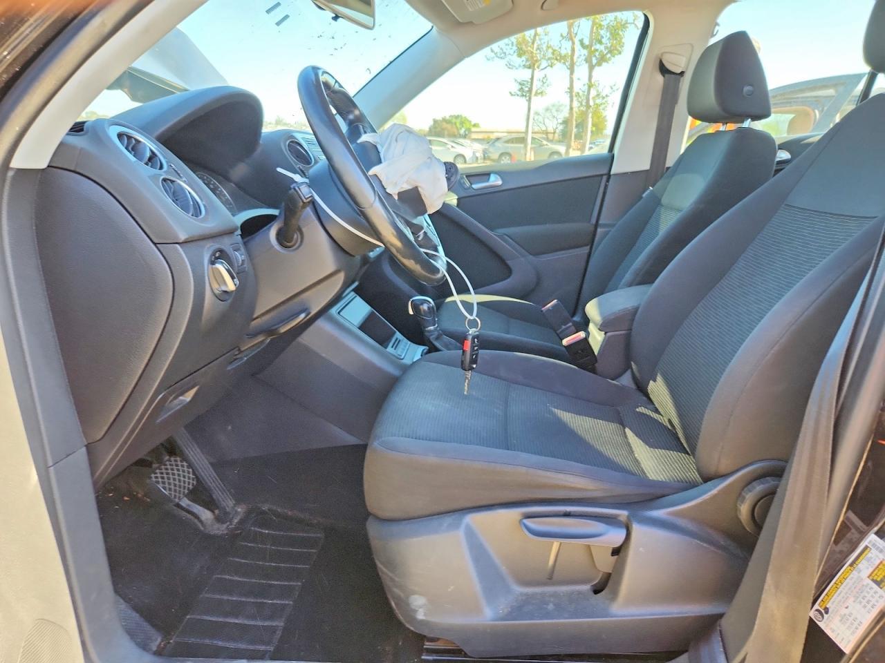 2013 Volkswagen Tiguan S - Image 7
