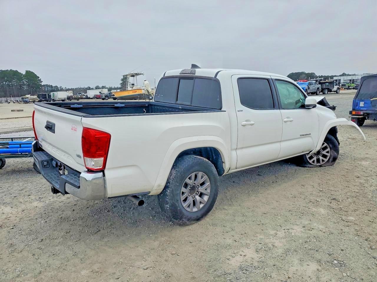 2017 Toyota Tacoma Sr5 - Image 3