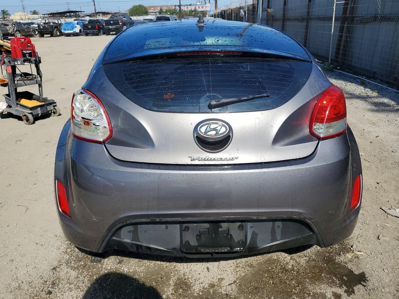 2013 Hyundai Veloster Base - Image 6