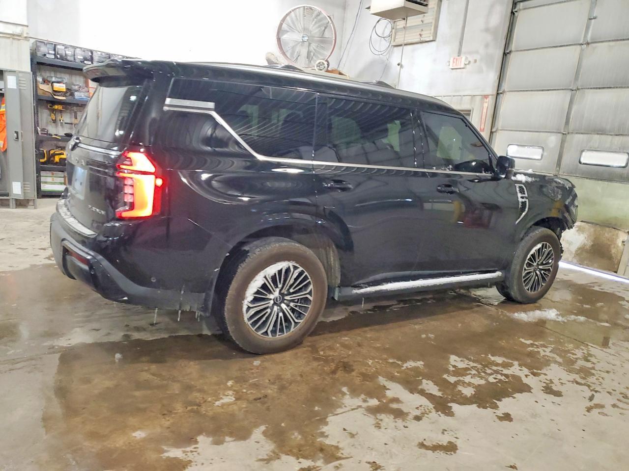 2025 Nissan Armada Platinum - Image 3