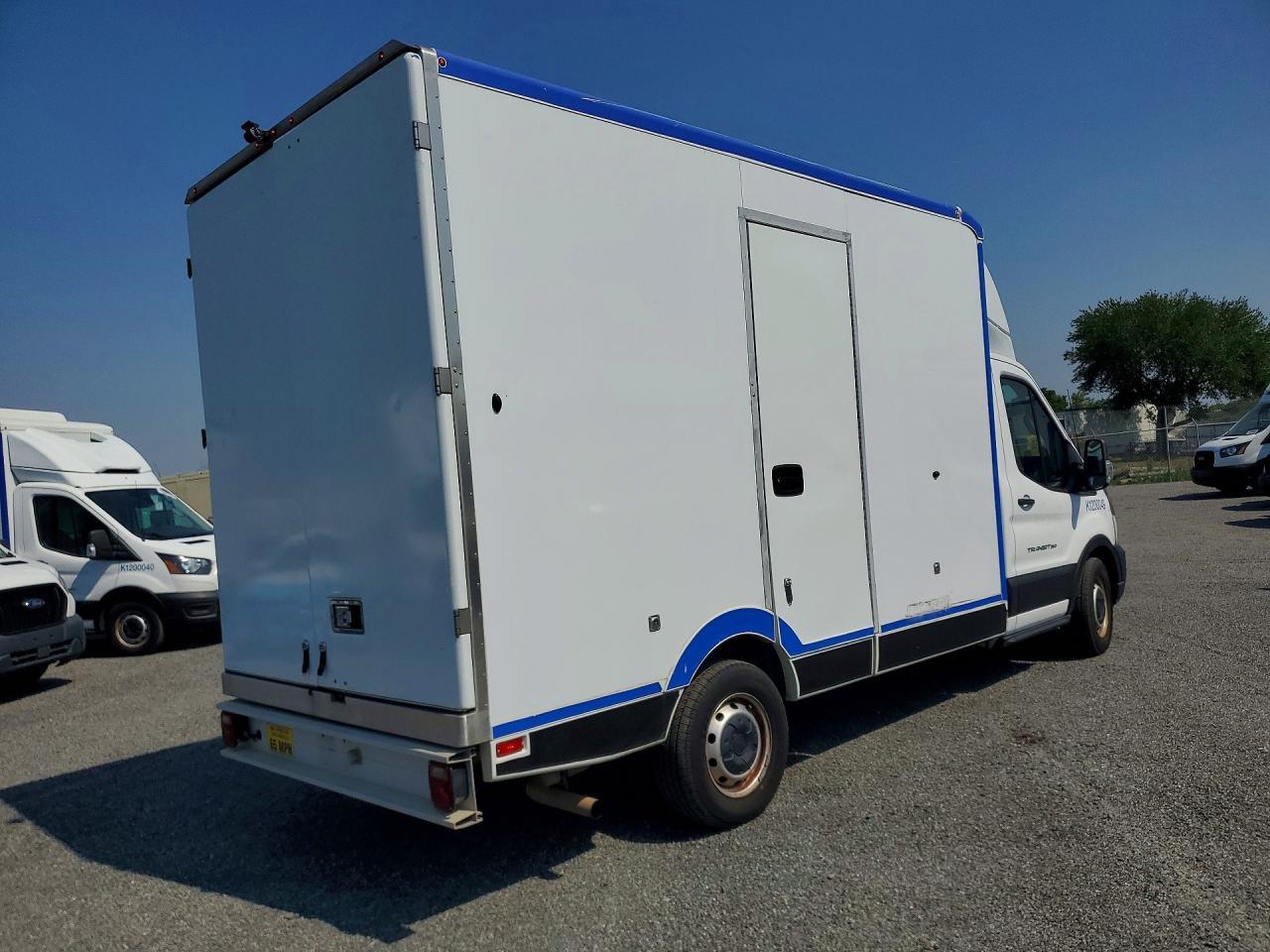 2020 Ford Transit Delivery Truck - Фото 3