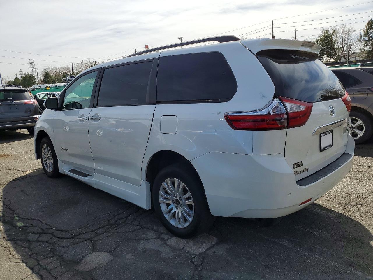 2019 Toyota Sienna Limited Premium 7-Passenger - Image 2