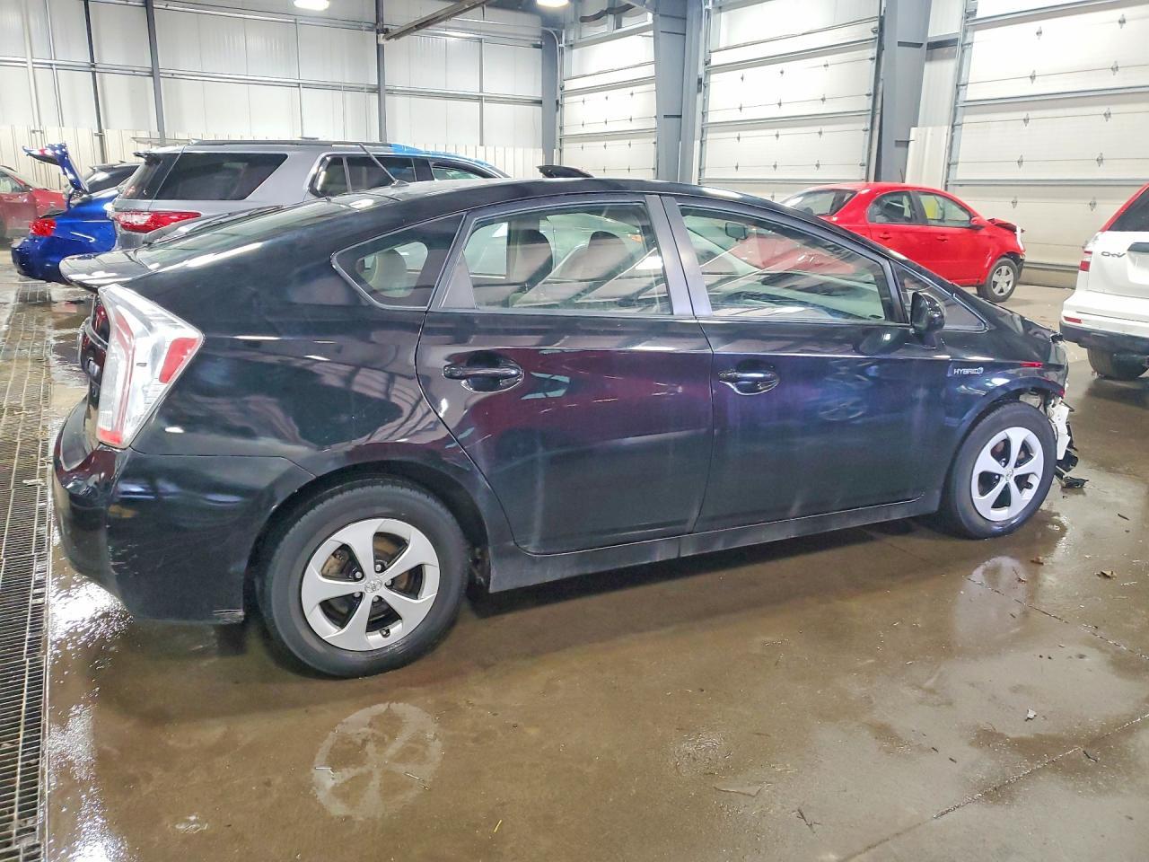 2014 Toyota Prius Two - Фото 3