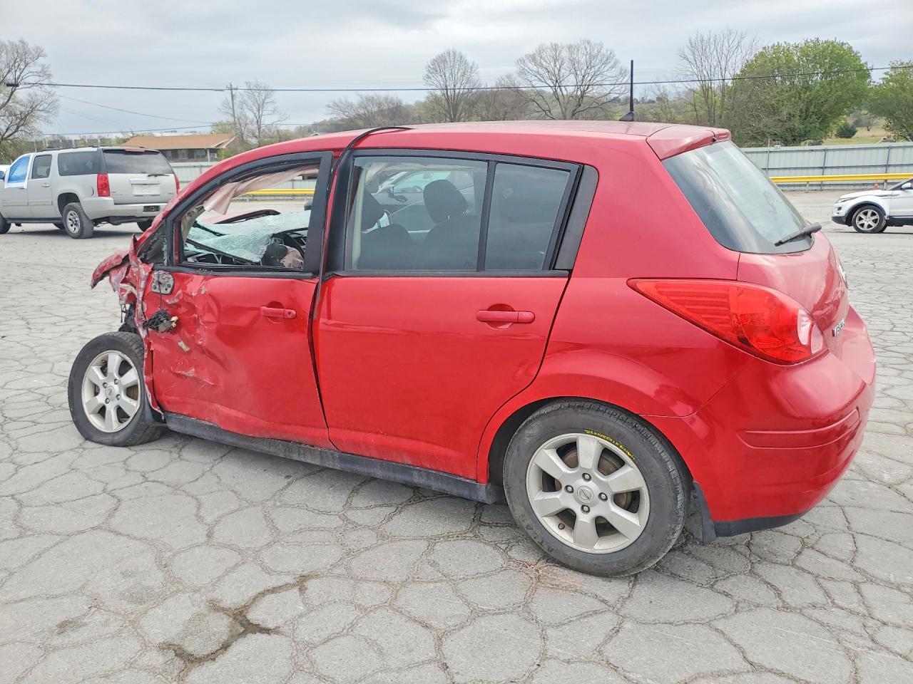 2012 Nissan Versa 1.8 S - Image 2