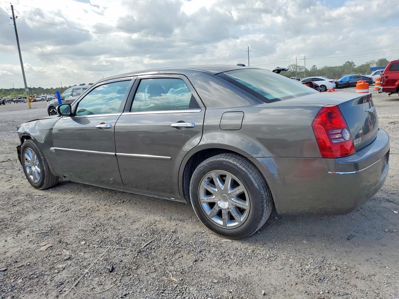 2010 Chrysler 300 Touring - Image 2