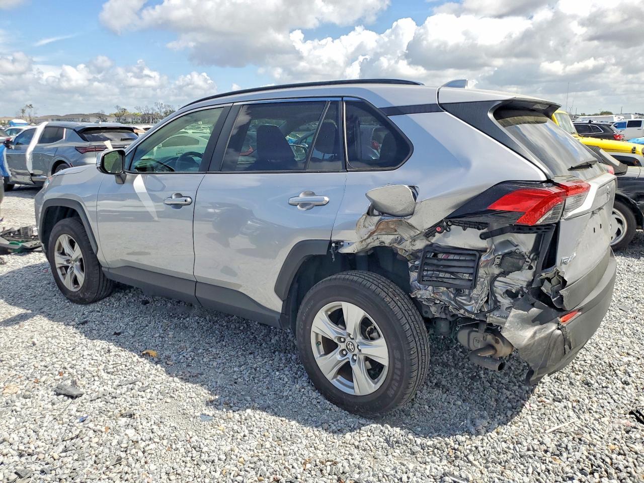 2019 Toyota Rav4 Xle - Image 2