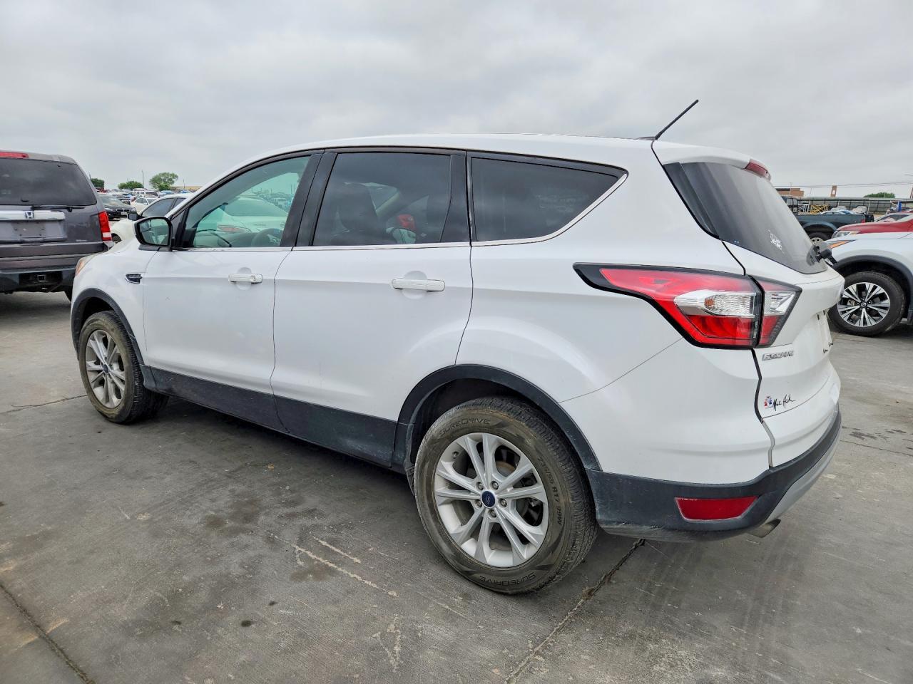 2017 Ford Escape Se - Фото 2