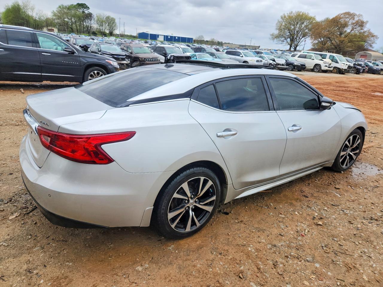 2018 Nissan Maxima Platinum - Image 3