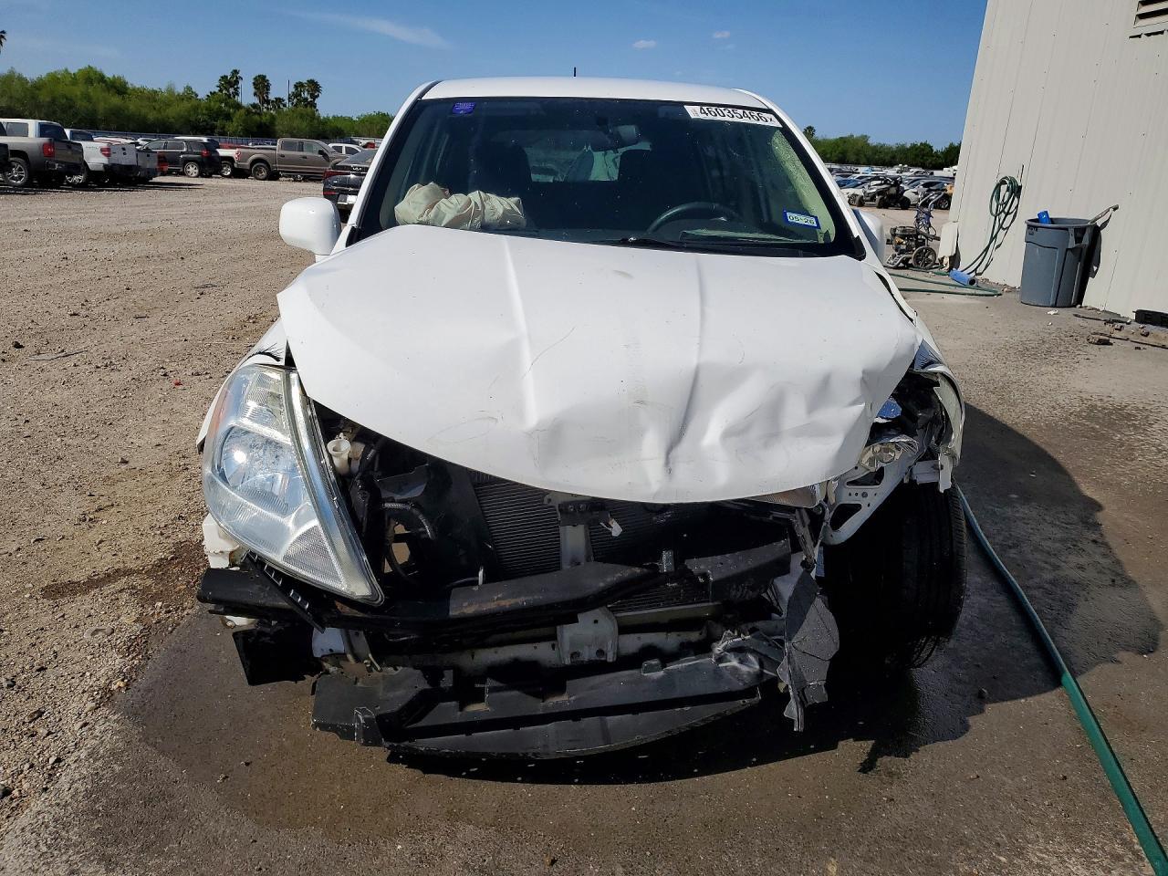 2012 Nissan Versa 1.8 S - Image 5
