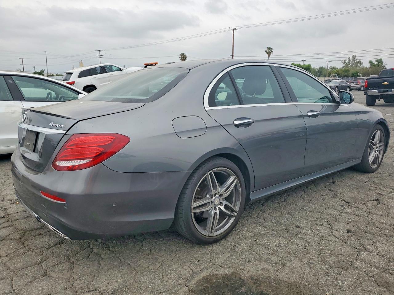 2017 Mercedes-Benz E 300 4Matic - Фото 3