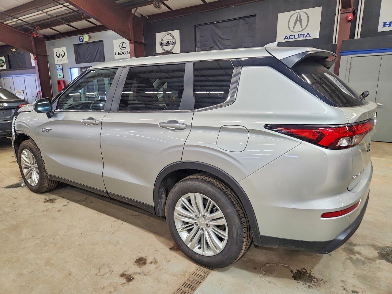 2024 Mitsubishi Outlander Es - Image 2