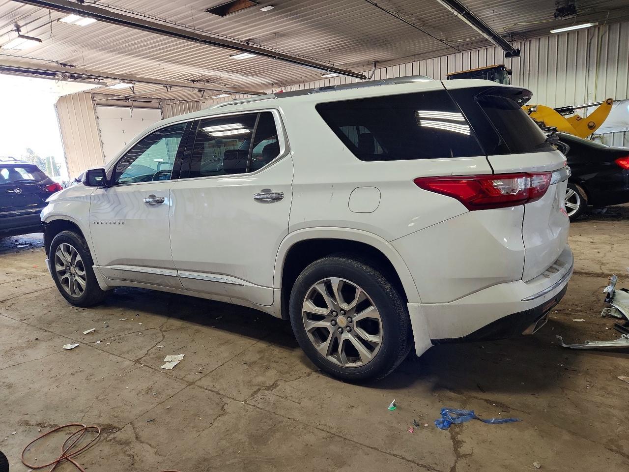 2018 Chevrolet Traverse Premier - Фото 2