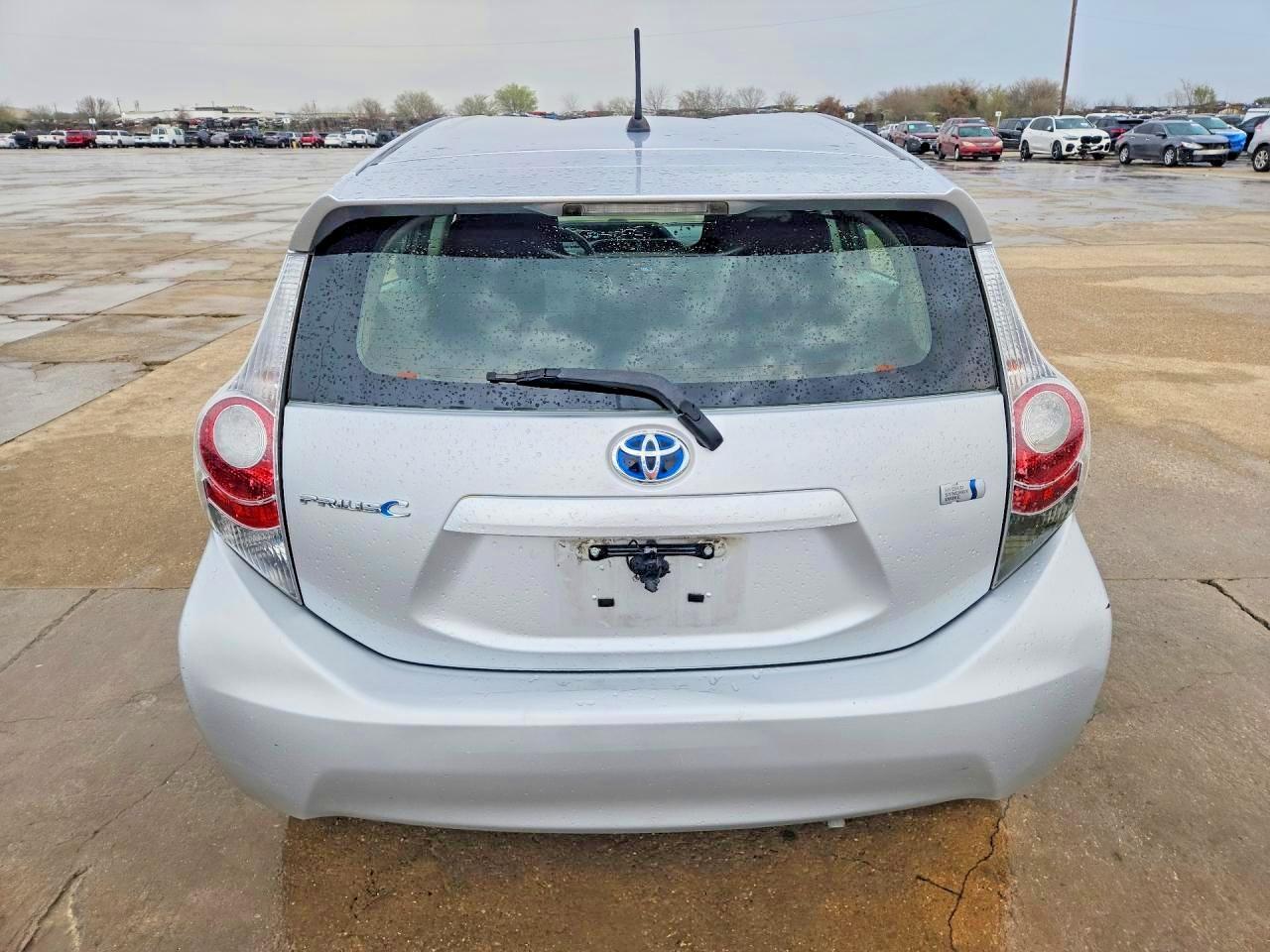 2014 Toyota Prius C One - Фото 6