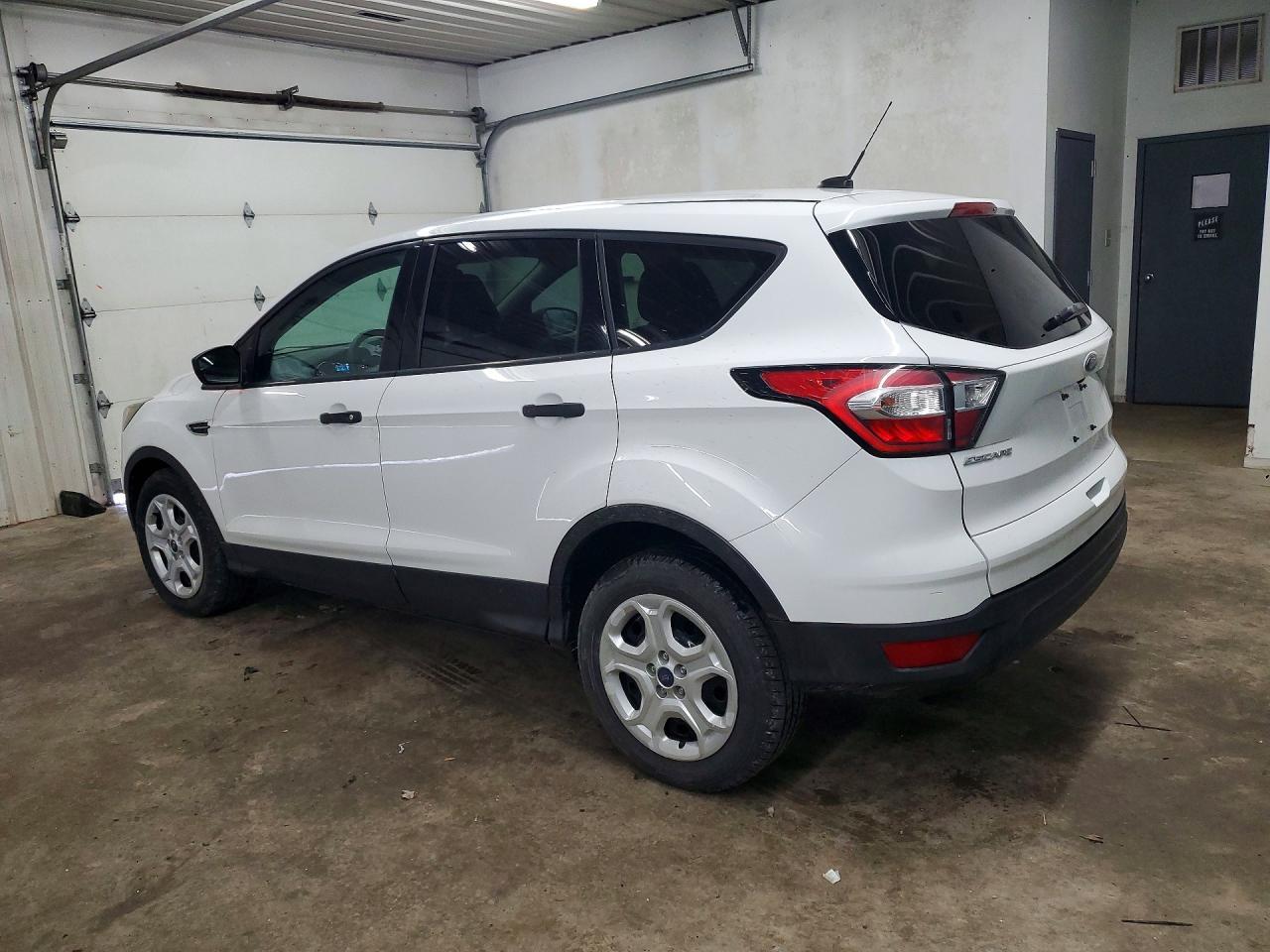 2018 Ford Escape S - Фото 2