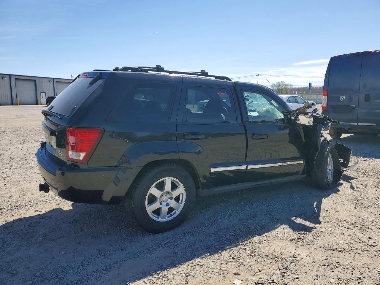 2010 Jeep Grand Cherokee Laredo - Image 3