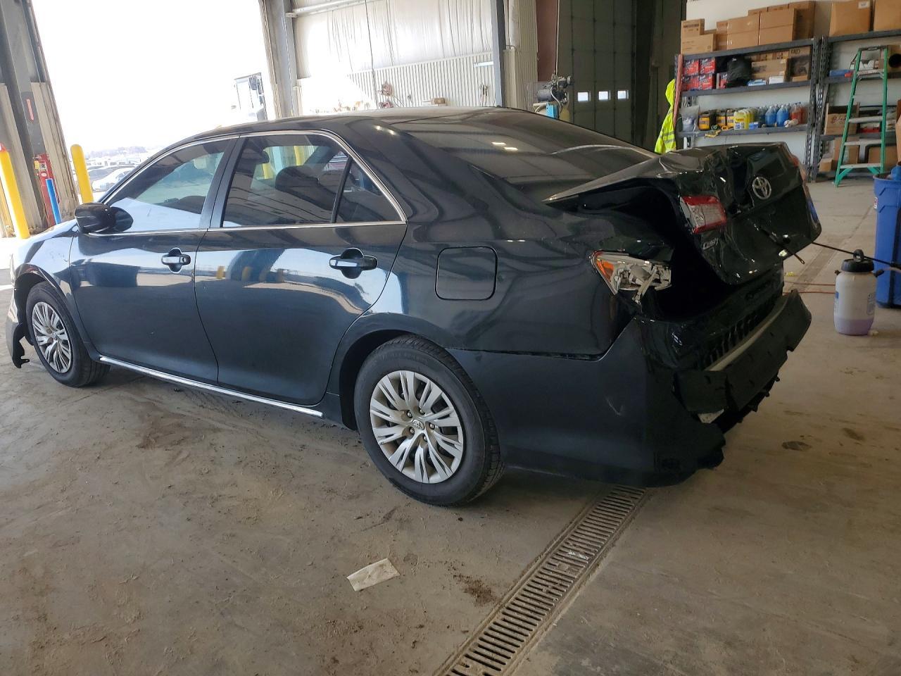 2012 Toyota Camry Le - Фото 2