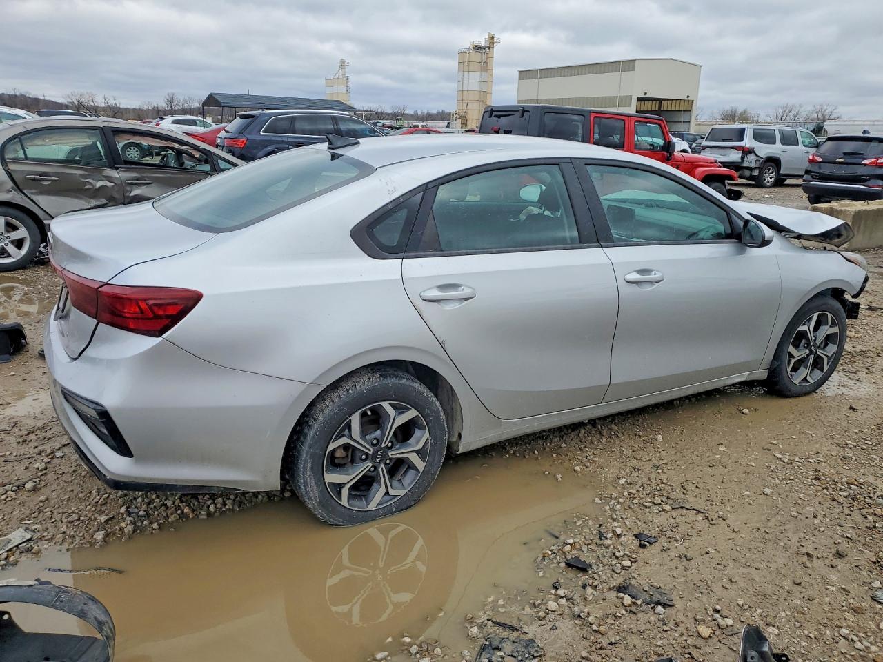 2021 Kia Forte Lxs - Фото 3
