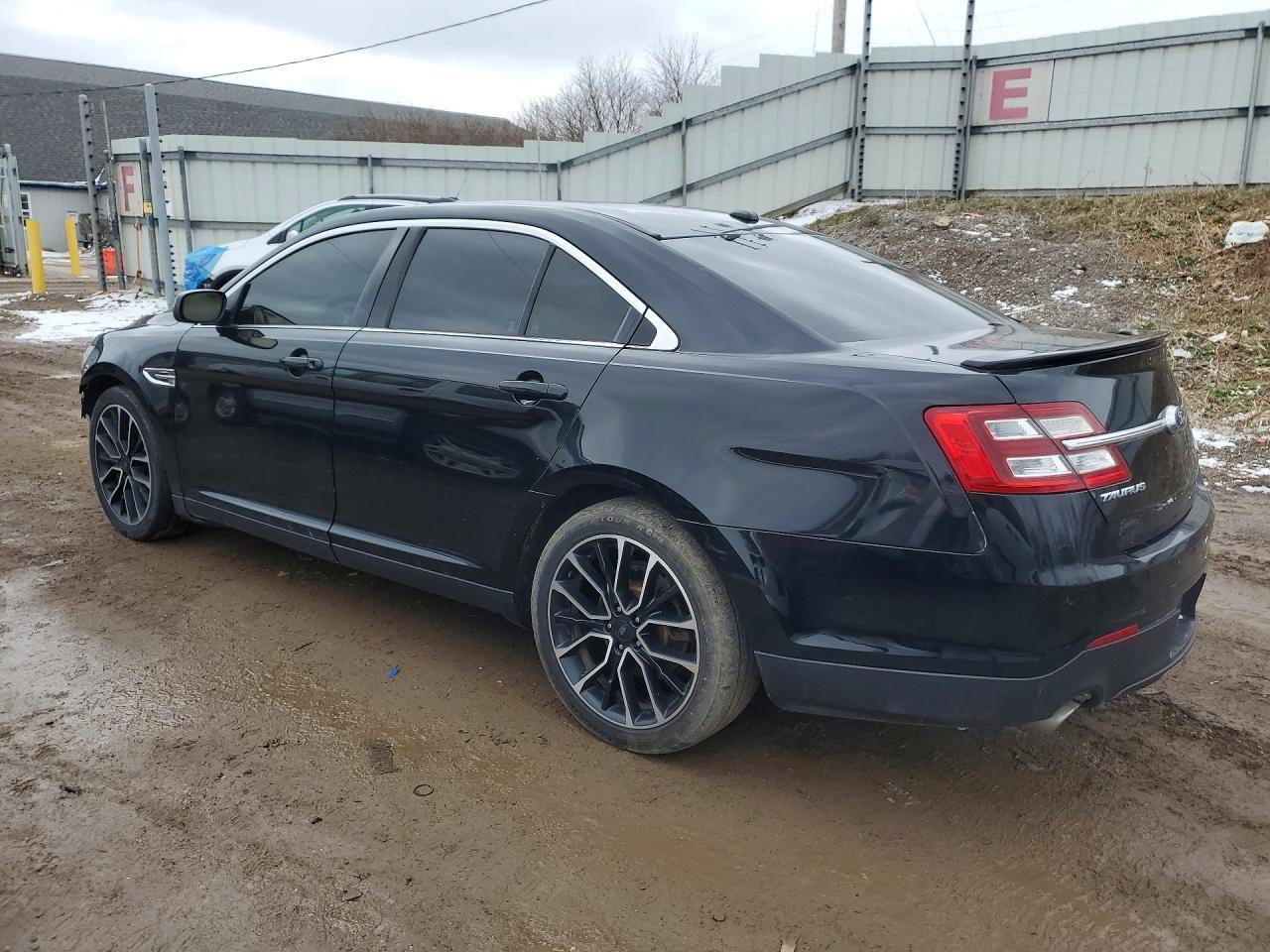 2018 Ford Taurus Limited - Фото 2