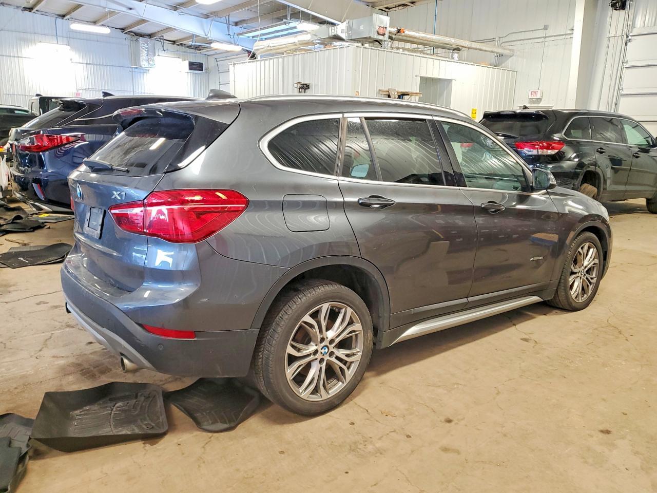 2016 BMW X1 xDrive28I - Фото 3