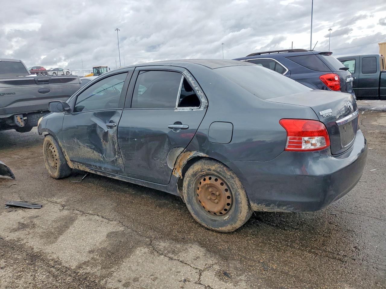 2007 Toyota Yarus - Image 2