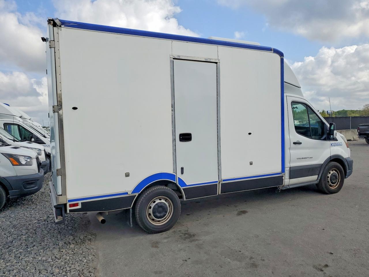 2020 Ford Transit Delivery Truck - Фото 3